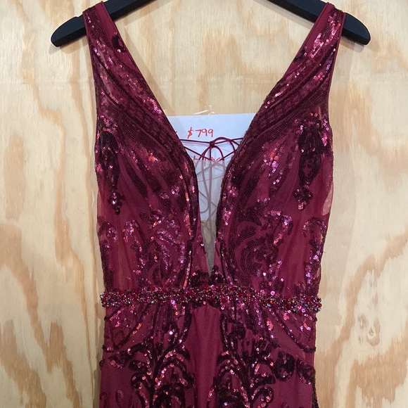 Red jovani prom dress - Picture 4 of 7